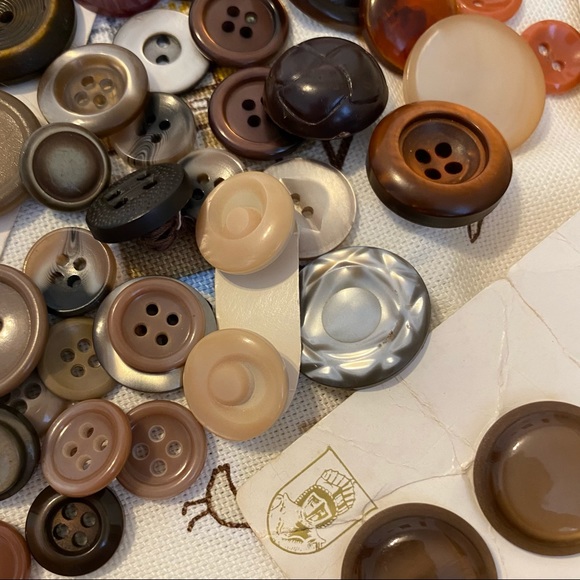Vintage Buttons Lot for Your Craft, Knitting or Sewing Projects - Picture 4 of 5